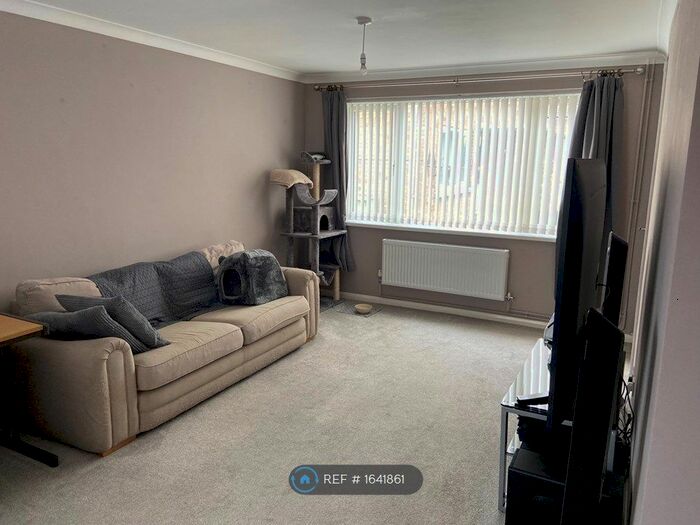 2 Bedroom Semi-Detached House To Rent In West Drive, Tattershall, Lincoln, LN4