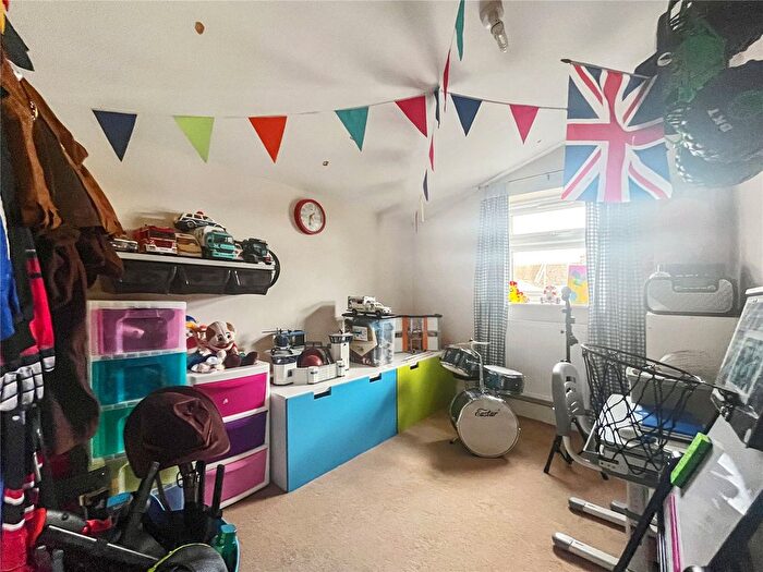 3 Bedroom Terraced House For Sale In Gordon Road, Gillingham, Kent, ME7