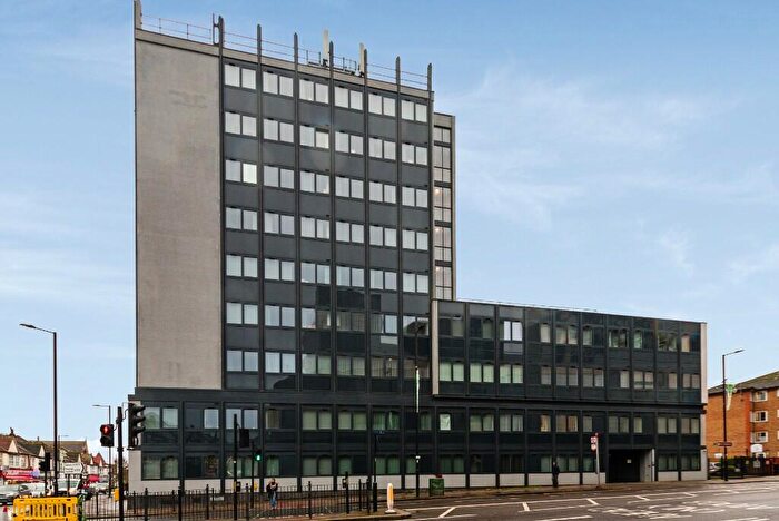 Studio To Rent In Flint Court, High Road, London, N12