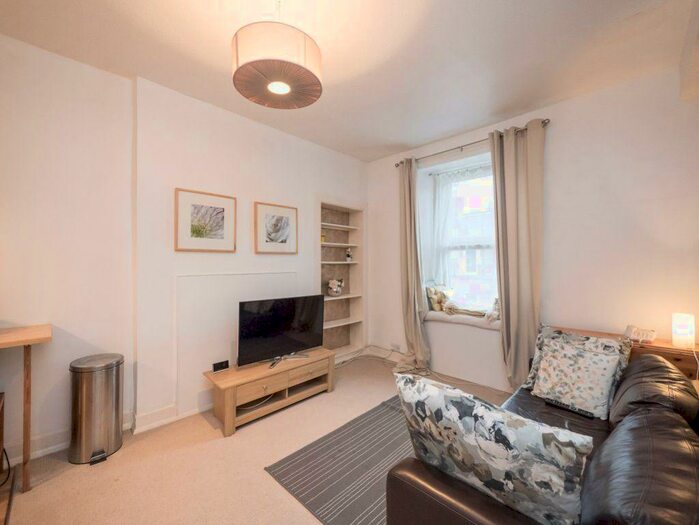 1 Bedroom Flat To Rent In Murdoch Terrace, Polwarth, EH11