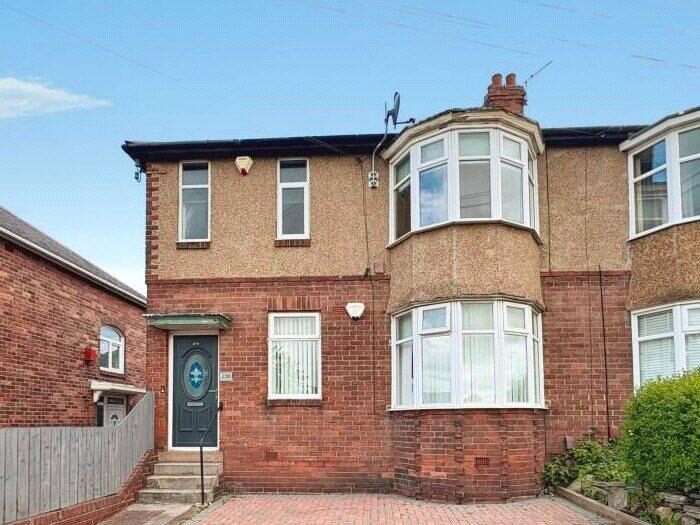 3 Bedroom Flat For Sale In Whickham View, Newcastle Upon Tyne, Tyne And Wear, NE15