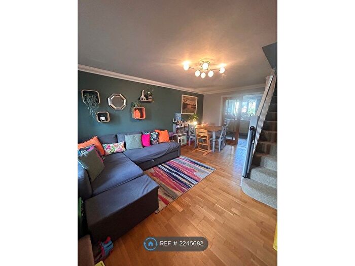 2 Bedroom End Of Terrace House To Rent In Tadworth, Tadworth, KT20