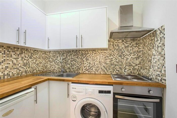 Studio To Rent In Parr Close, London, N9