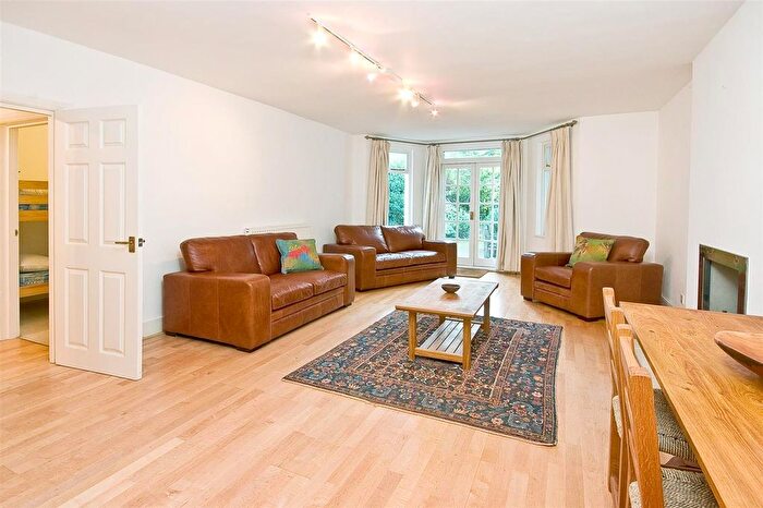 2 Bedroom Flat To Rent In Elsham Road, London, W14