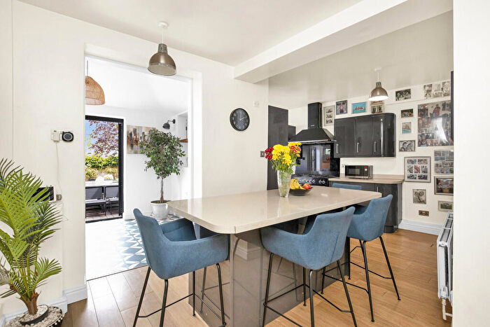 4 Bedroom Detached House For Sale In Redstone Hill, Redhill, RH1