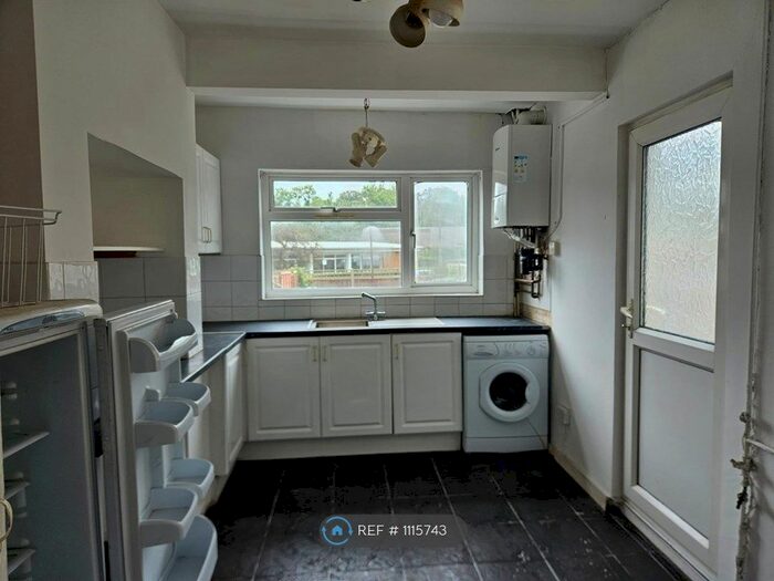 3 Bedroom Semi-Detached House To Rent In Clare Road, Maidenhead, SL6