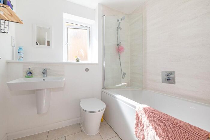 4 Bedroom Detached House For Sale In Bond Close, Faversham, Kent, ME13