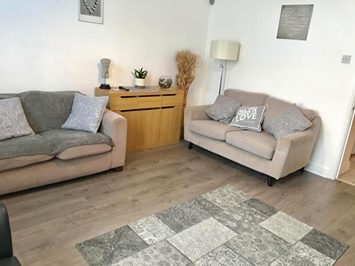 2 Bedroom Flat To Rent In New Road, Porthcawl, CF36