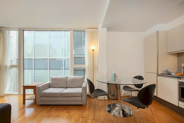 1 Bedroom Flat To Rent In Great Turnstile, London, WC1V