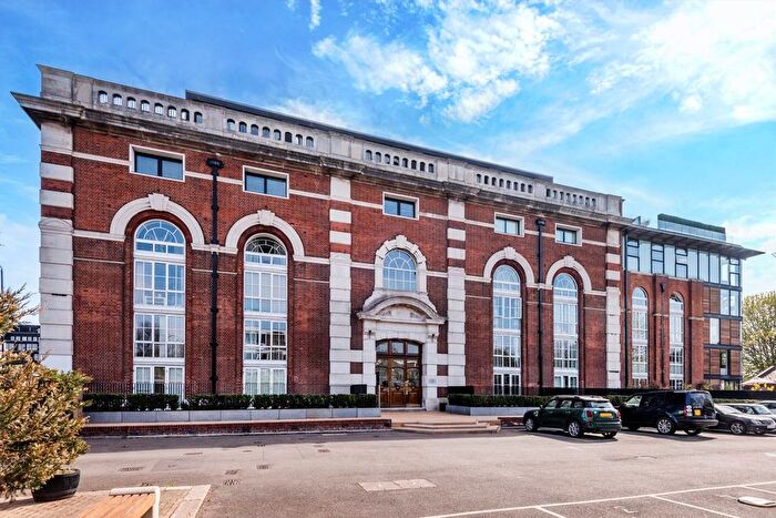 Studio To Rent In Great West Road, Hammersmith, W6