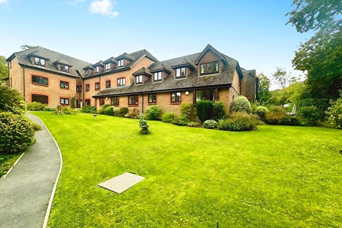 1 Bedroom Flat For Sale In Langdown Lawn, Hythe, Southampton, SO45