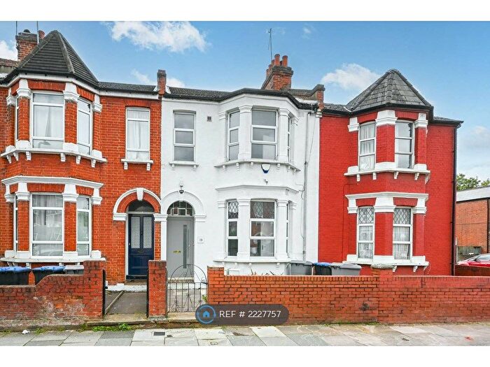 Studio To Rent In Mora Road, London, NW2