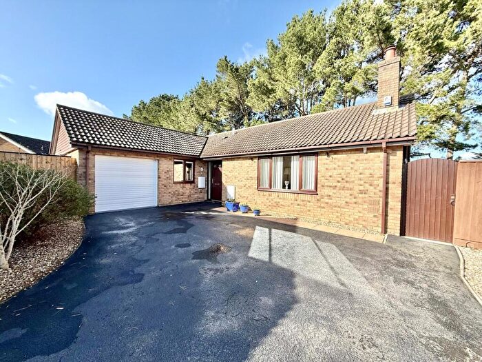 3 Bedroom Bungalow For Sale In Columbine Close, Highcliffe On Sea, BH23