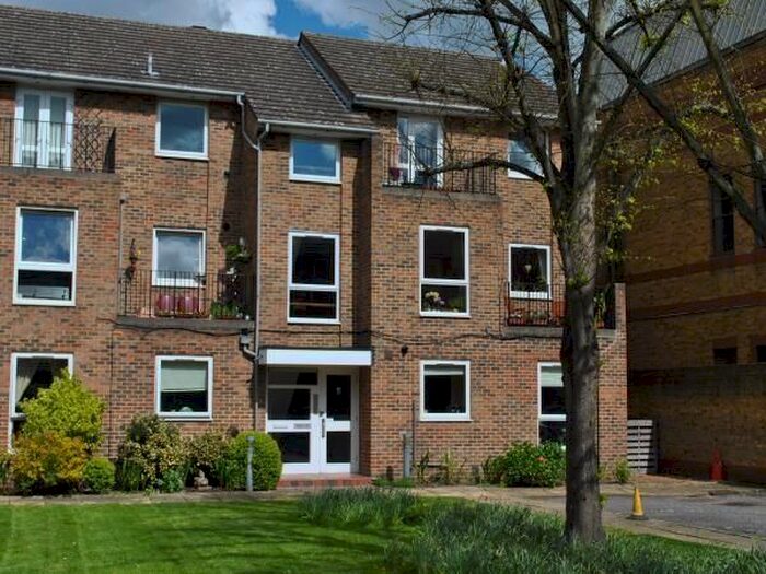 2 Bedroom Flat To Rent In Arragon Road, Twickenham, TW1