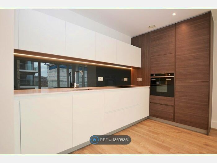 2 Bedroom Flat To Rent In Peglar Square, London, SE3