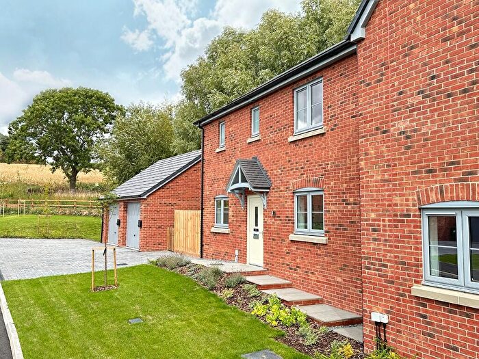 3 Bedroom Link Detached House For Sale In Three Willows Close, HR1