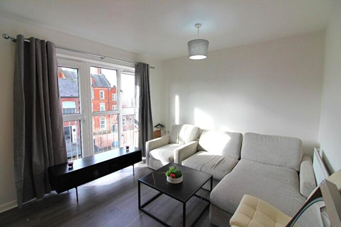 2 Bedroom Terraced House To Rent In Archway Court, NG7