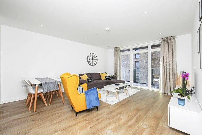 2 Bedroom Apartment To Rent In Laminton Heights London, E14