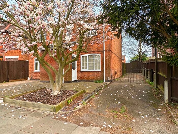 2 Bedroom Semi Detached House For Sale In Glenfield Road, Leicester, LE3