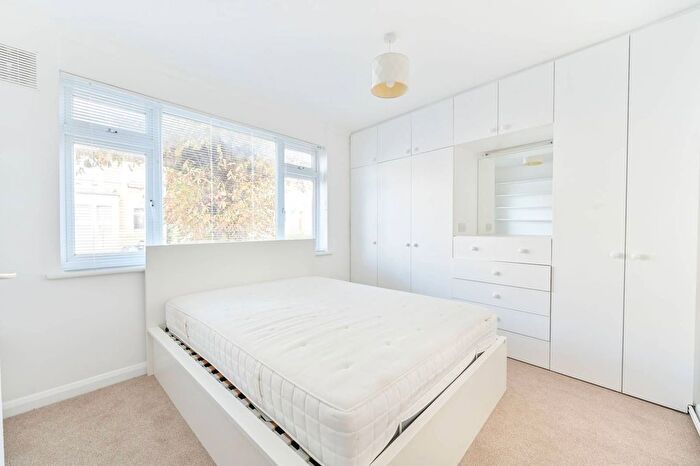 1 Bedroom Flat For Sale In St Stephens Avenue, Shepherd's Bush, London, W12