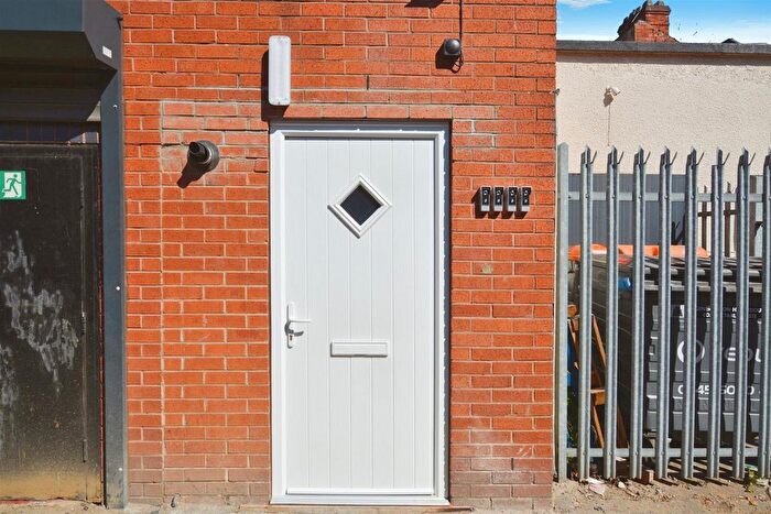 2 Bedroom Flat To Rent In High Street, Scunthorpe, DN15