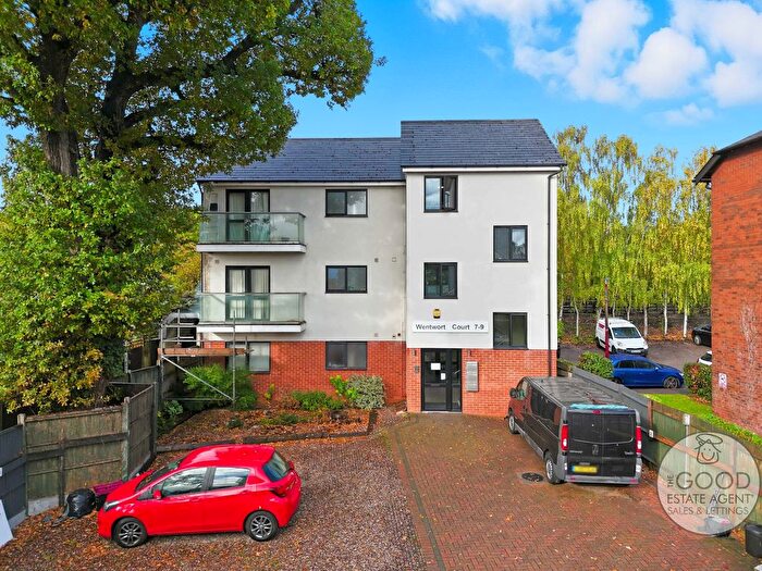 2 Bedroom Flat For Sale In Wentworth Court, Buckhurst Hill, IG9