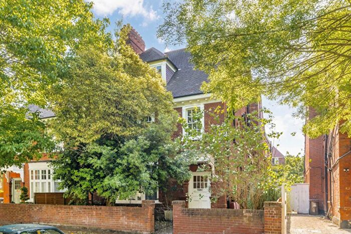 2 Bedroom Flat To Rent In Woodstock Road, Chiswick, W4