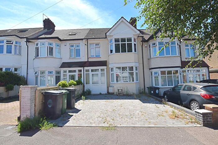 1 Bedroom Flat To Rent In Normanshire Drive, Chingford, London., E4