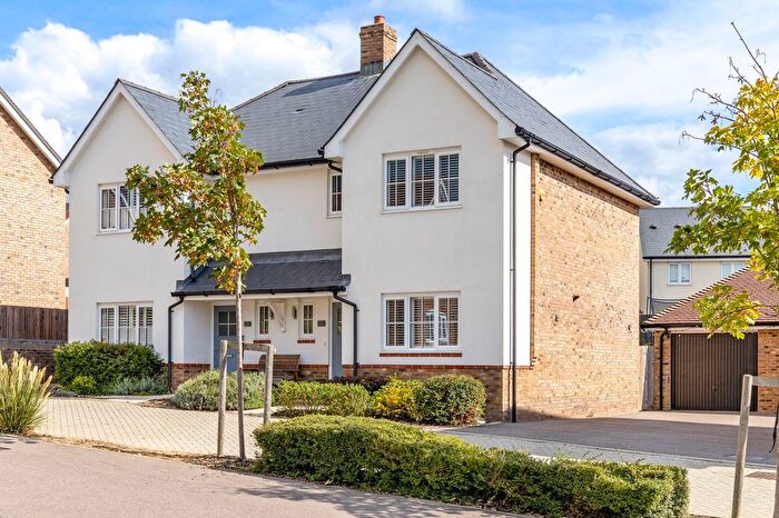 3 Bedroom Semi-Detached House For Sale In Barnfield, Billingshurst, RH14