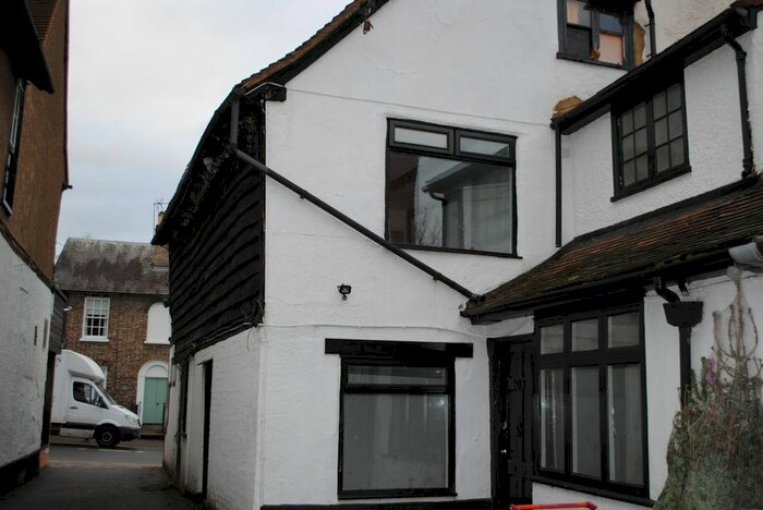 3 Bedroom Flat To Rent In High Street, Ongar, CM5