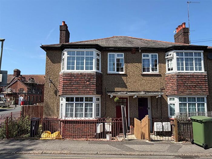 1 Bedroom Maisonette For Sale In Albert Road, Ashtead, KT21