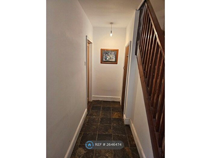2 Bedroom Flat To Rent In Earls Common, Droitwich Spa, WR9