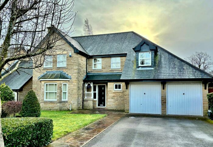 4 Bedroom Detached House To Rent In Wood End Close, Halifax, HX3