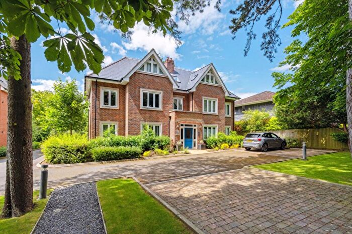 2 Bedroom Flat For Sale In Amersham Road, High Wycombe, HP13