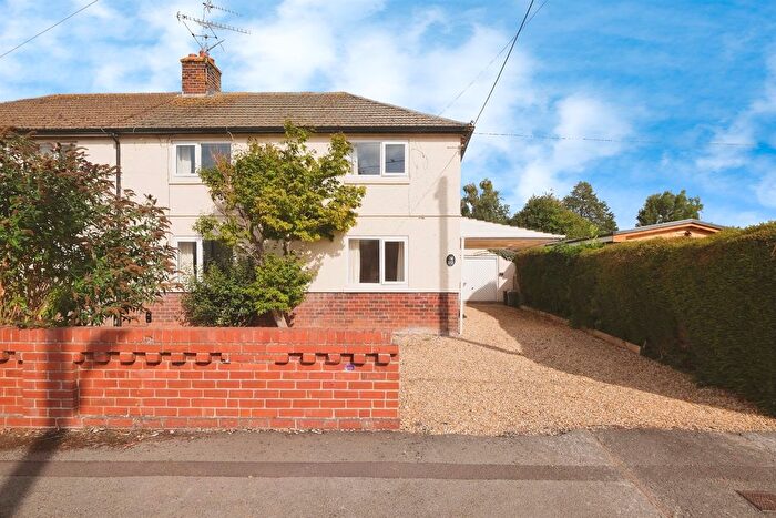 4 Bedroom Semi-Detached House For Sale In Rolls Avenue, Monmouth, NP25
