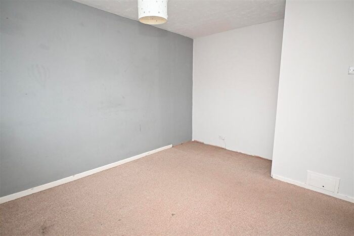 3 Bedroom Terraced House For Sale In Britten Road, Basingstoke, RG22