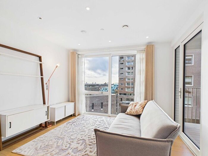 1 Bedroom Apartment For Sale In Sayer Street, Elephant And Castle, SE17