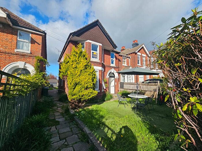 2 Bedroom Flat To Rent In Winchester Road, Southampton, SO16