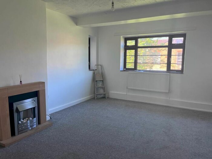 2 Bedroom Flat To Rent In Hardy House, Poynders Gardens, London, SW4