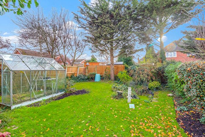 2 Bedroom Semi-Detached Bungalow For Sale In Clifton Avenue, Benfleet, SS7