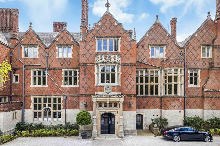 2 Bedroom Apartment To Rent In Goldings Hall, Hertford, SG14
