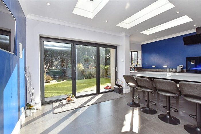 5 Bedroom Semi-detached House For Sale In Chalkwell Road, Sittingbourne, Kent, ME10