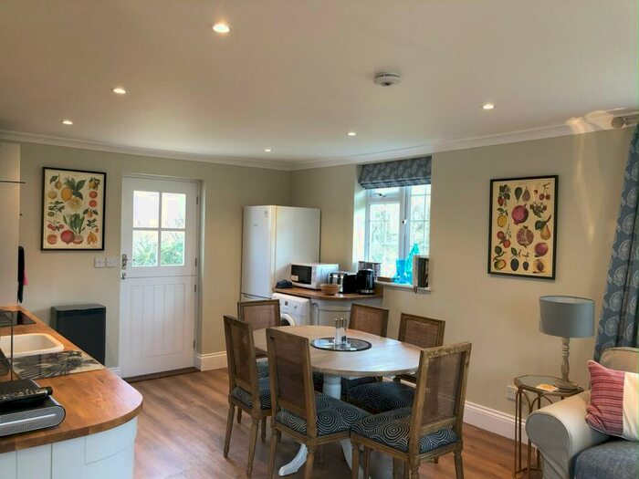 2 Bedroom Bungalow To Rent In Manor Road, Wantage, OX12