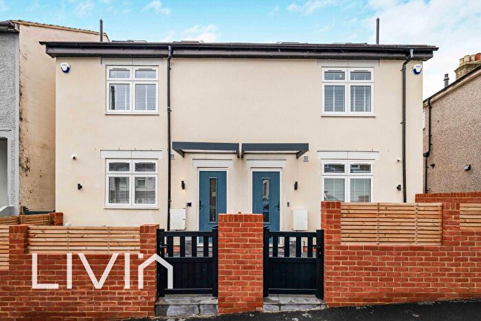 3 Bedroom Semi-Detached House To Rent In Newark Road, South Croydon, CR2