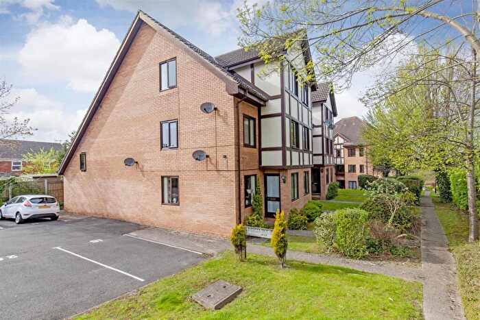 2 Bedroom Apartment For Sale In Lindisfarne Court, Walton, Chesterfield, S40