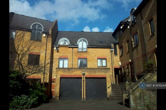 2 Bedroom Maisonette To Rent In Fowey Close, London, E1W
