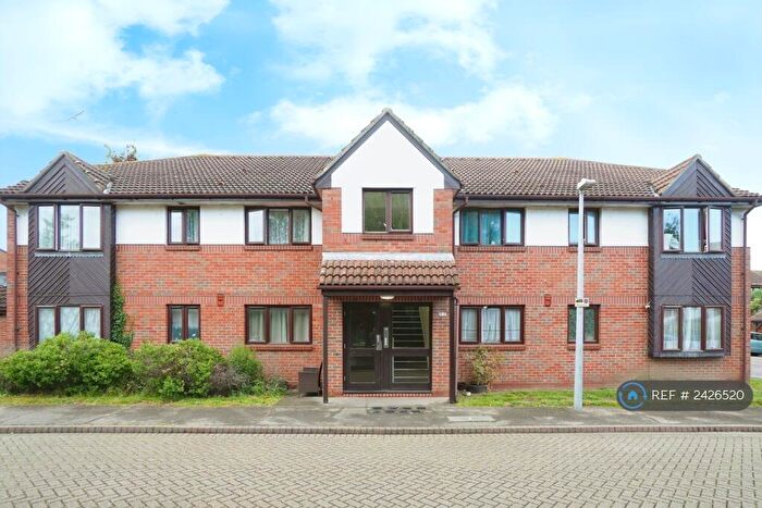 1 Bedroom Flat To Rent In Banner Close, Purfleet, RM19