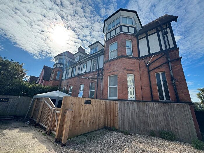 2 Bedroom Flat To Rent In West Cliff Gardens, Bournemouth, BH2