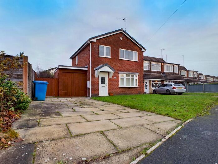 3 Bedroom Detached House To Rent In Shearwater Road, Offerton, Stockport, SK2