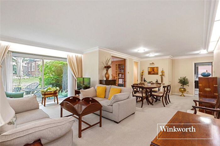 3 Bedroom Flat For Sale In Hendon Lane, Finchley, London, N3